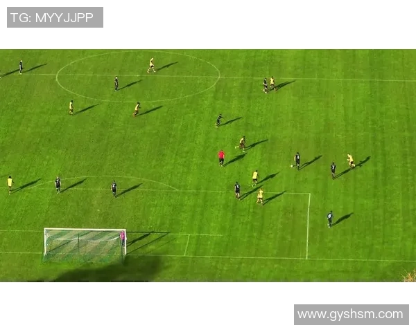 绿色头发的足球明星如何在赛场上展现独特魅力与个性风采