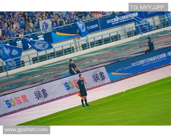 足球明星背后的故事与支持者们的默默付出